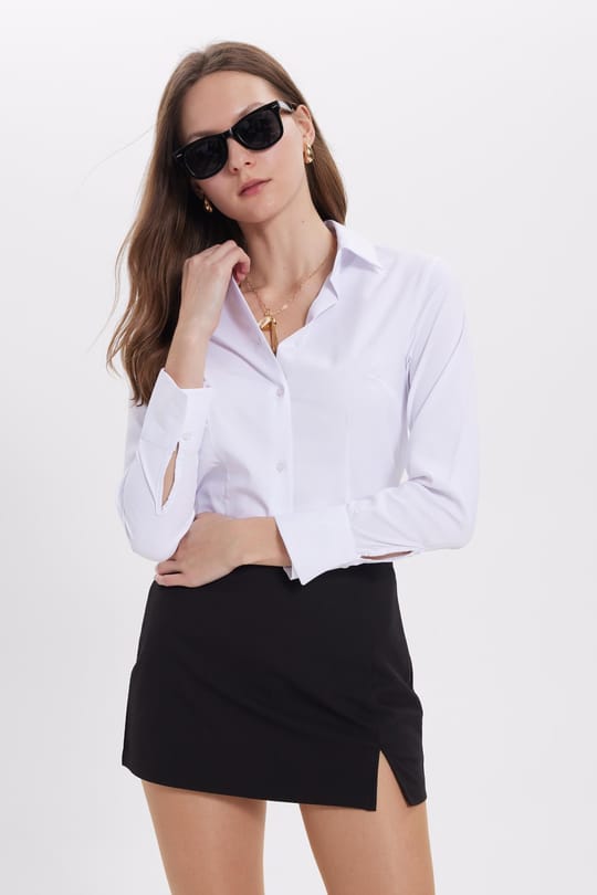 Kadın Slim Fit Dar Kesim Pensli Vucüda Oturan Klasik Yaka Uzun Kollu Likralı Beyaz Gömlek