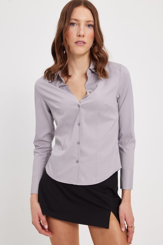 Kadın Slim Fit Dar Kesim Pensli Vücuda Oturan Klasik Yaka Uzun Kollu Likralı Gri Gömlek