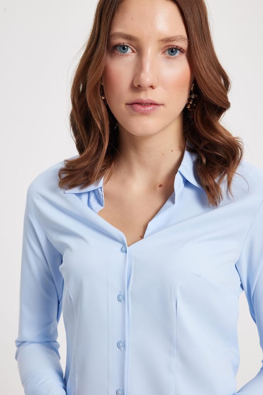 Kadın Slim Fit Dar Kesim Pensli Vucüda Oturan Uzun Manşet V Yaka Gömlek