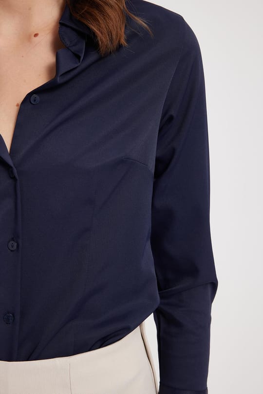 Kadın Slim Fit Dar Kesim Pensli Vücuda Oturan Klasik Yaka Uzun Kollu Likralı Lacivert Gömlek