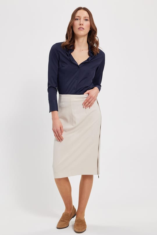 Kadın Slim Fit Dar Kesim Pensli Vücuda Oturan Klasik Yaka Uzun Kollu Likralı Lacivert Gömlek