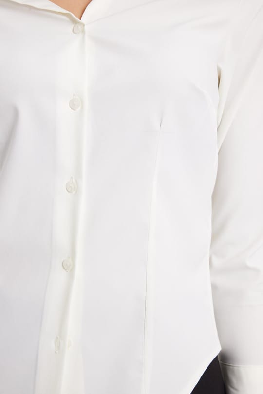Kadın Slim Fit Dar Kesim Pensli Vucüda Oturan Klasik Yaka Uzun Kollu Likralı Ekru Gömlek