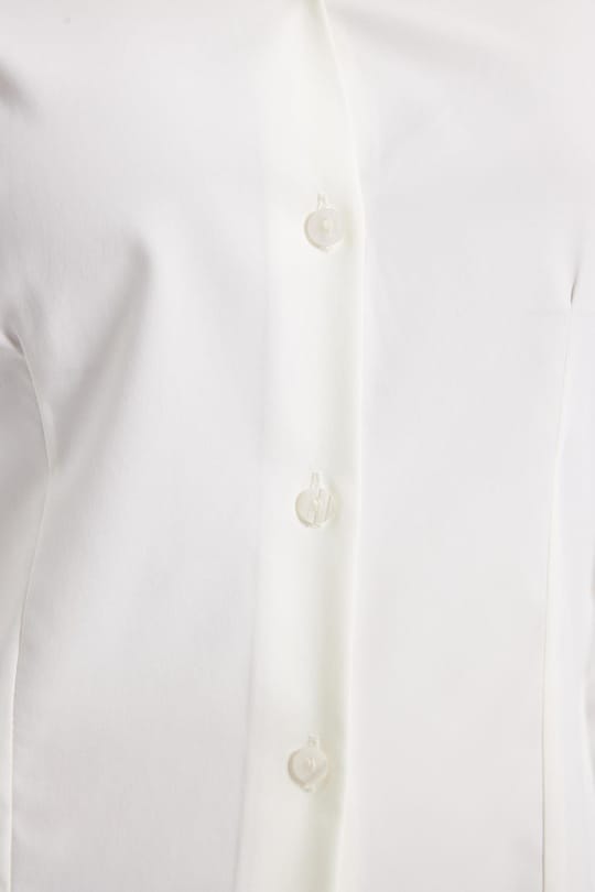 Kadın Slim Fit Dar Kesim Pensli Vucüda Oturan Klasik Yaka Uzun Kollu Likralı Ekru Gömlek