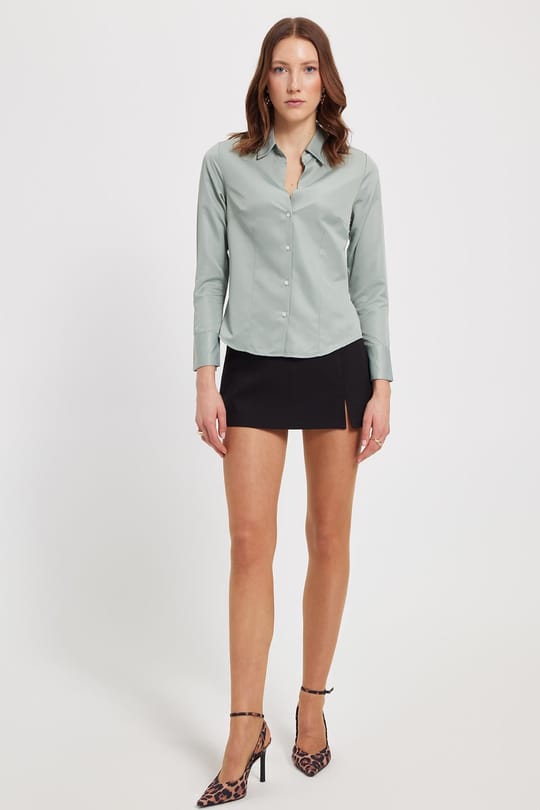Kadın Slim Fit Dar Kesim Pensli Vucüda Oturan Klasik Yaka Uzun Kollu Likralı Mint Renk Gömlek