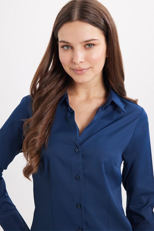 Kadın Slim Fit Dar Kesim Pensli Vucüda Oturan Klasik Yaka Uzun Kollu Likralı Lacivert Gömlek