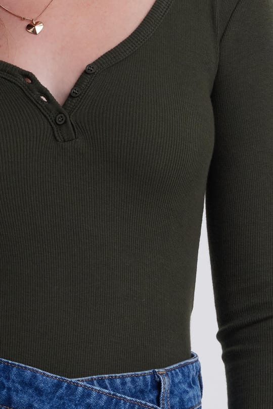 Kadın Slim Fit Dar Kesim Pamuklu V Yaka Haki Bluz