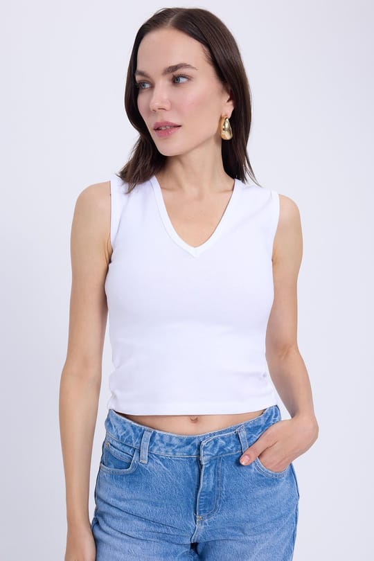 Kadın Slim Fit Dar Kesim V Yaka Sıfır Kol Pamuklu Ribanalı Beyaz Bluz
