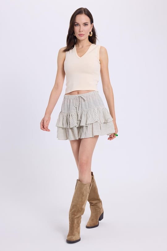 Kadın Slim Fit Dar Kesim V Yaka Sıfır Kol Pamuklu Ribanalı Bej Bluz