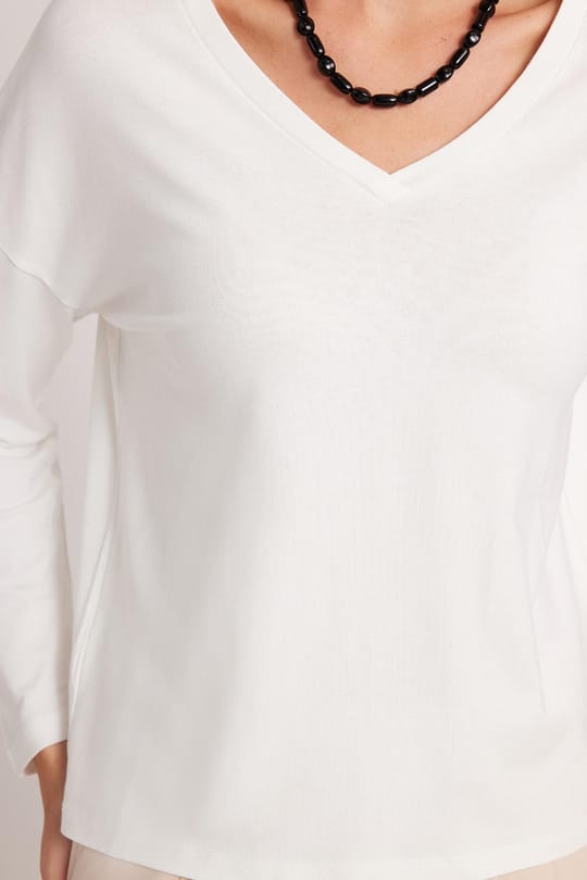 Kadın Slim Fit Dar Kesim Viskonlu Kumaş V Yaka Ekru Bluz