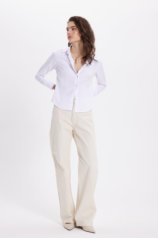Kadın Slim Fit Dar Kesim Pensli Vucüda Oturan Uzun Manşet Beyaz Gömlek