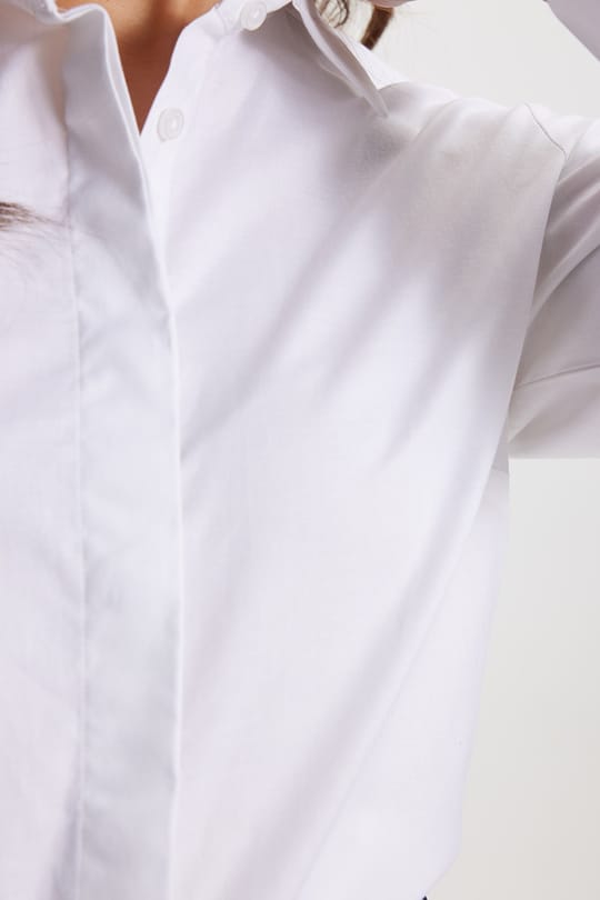 Kadın Slim Fit Dar Kesim %100 Pamuk Spor Yaka Gizli Pat Uzun Kollu Düz Oxford Leke Tutmaz Beyaz Gömlek
