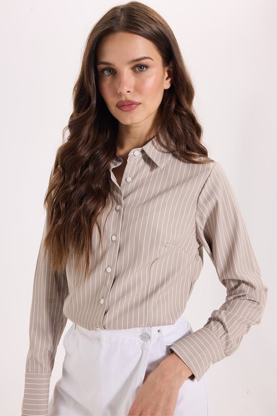 Kadın Slim Fit Dar Kesim Uzun Kollu Çizgili Bej Gömlek
