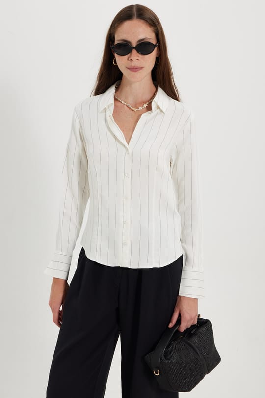 Kadın Slim Fit Dar Kesim Çizgili Viskon Yumuşak Dokulu Uzun Kollu Pensli Ekru Gömlek