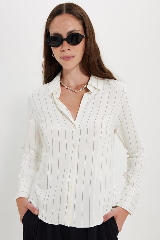 Kadın Slim Fit Dar Kesim Çizgili Viskon Yumuşak Dokulu Uzun Kollu Pensli Ekru Gömlek