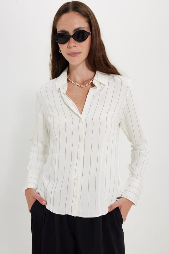 Kadın Slim Fit Dar Kesim Çizgili Viskon Yumuşak Dokulu Uzun Kollu Pensli Ekru Gömlek