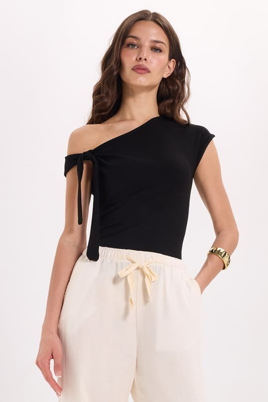 Kadın Slim Fit Dar Kesim Kısa Kollu Kayık Yaka Siyah Bluz