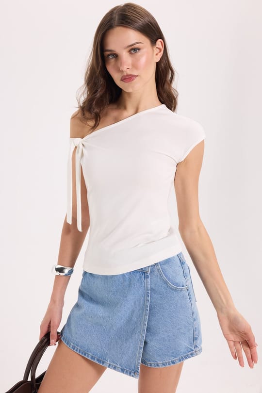 Kadın Slim Fit Dar Kesim Kısa Kollu Kayık Yaka Ekru Bluz