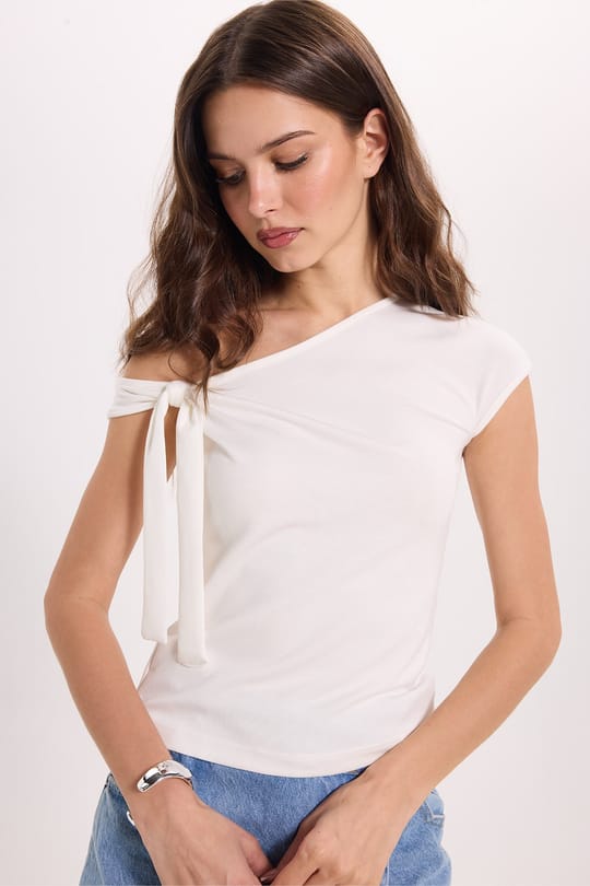 Kadın Slim Fit Dar Kesim Kısa Kollu Kayık Yaka Ekru Bluz