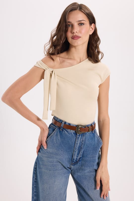 Kadın Slim Fit Dar Kesim Kısa Kollu Kayık Yaka Bej  Bluz
