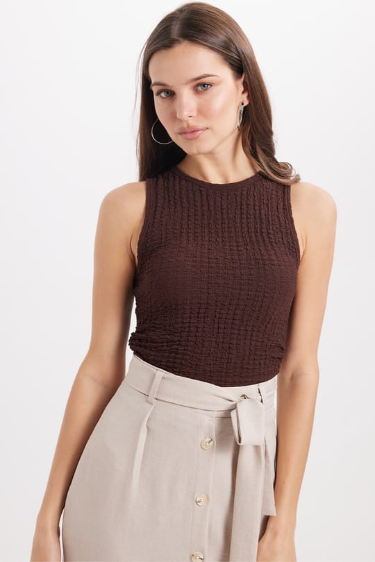 Kadın Slim Fit Dar Kesim Bürümcük Kumaş Likralı Kahverengi Askılı Bluz