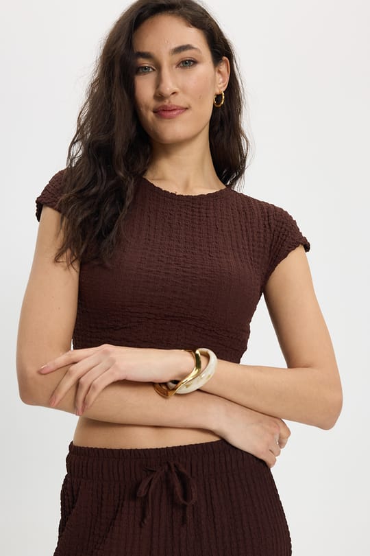 Kadın Slim Fit Dar Kesim Bisiklet Yaka Kolsuz Dokulu Kahverengi Bürümcük Bluz
