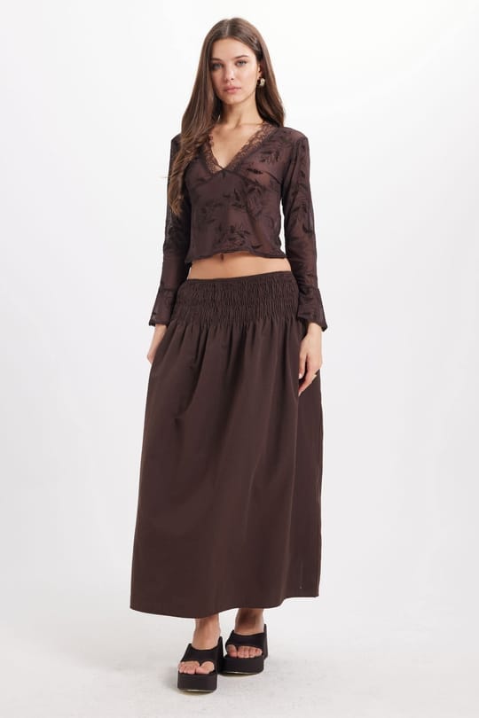 Kadın Slim Fit Dar Kesim V Yaka Uzun Kollu Dantel Detaylı Kahverengi Bluz