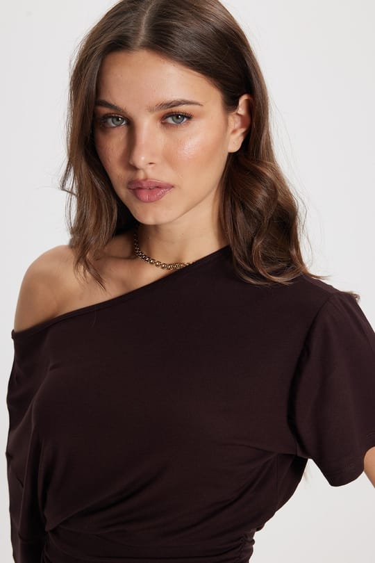 Kadın Regular Fit Klasik Kesim Kısa Yarasa Kol Beli Büzgülü Kahverengi Bluz