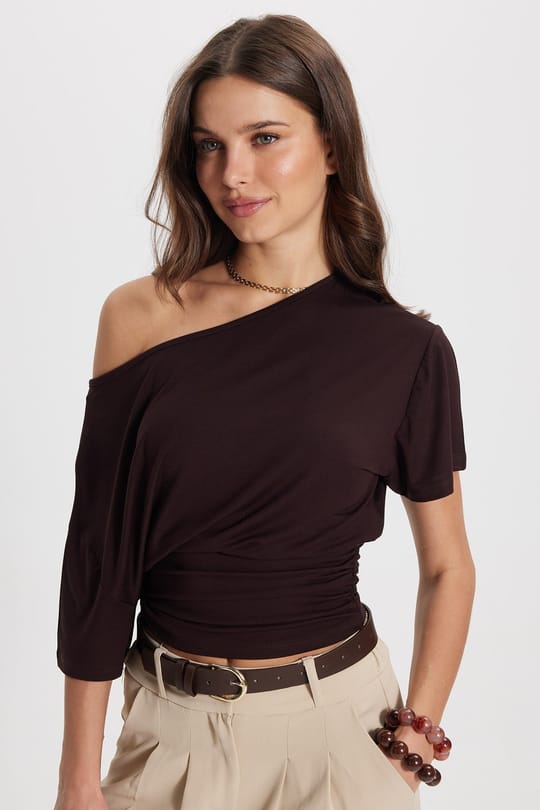 Kadın Regular Fit Klasik Kesim Kısa Kollu Beli Büzgülü Kahverengi Bluz