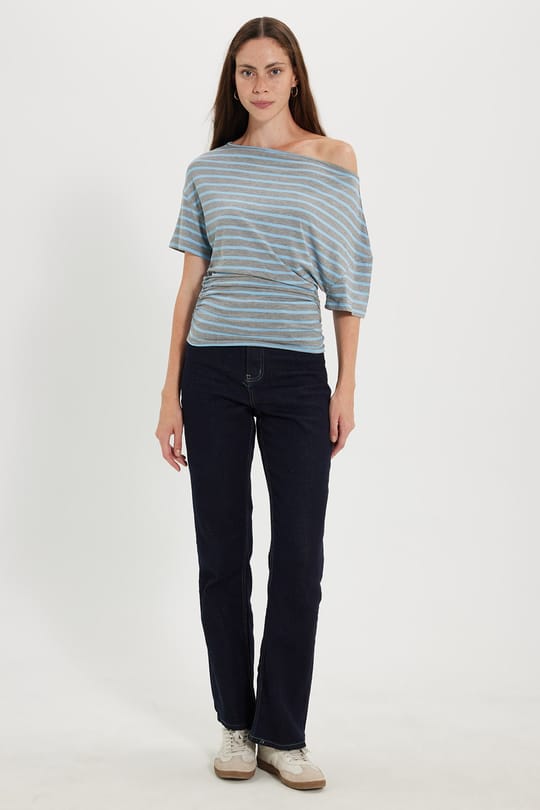Kadın Regular Fit Klasik Kesim Asimetrik Yaka Yarasa Kol Çizgili Likralı Mavi Viskon Crop Bluz
