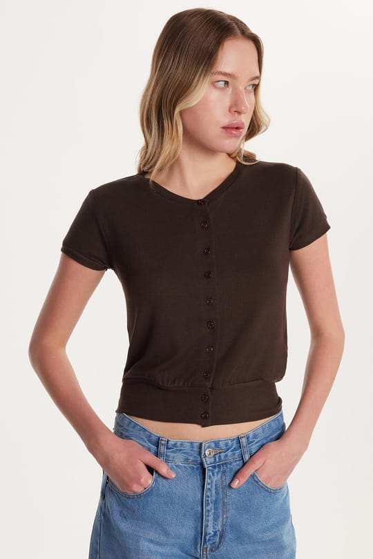 Kadın Slim Fit Dar Kesim Kısa Kollu Bisiklet Yaka Düğmeli Kahverengi Hırka