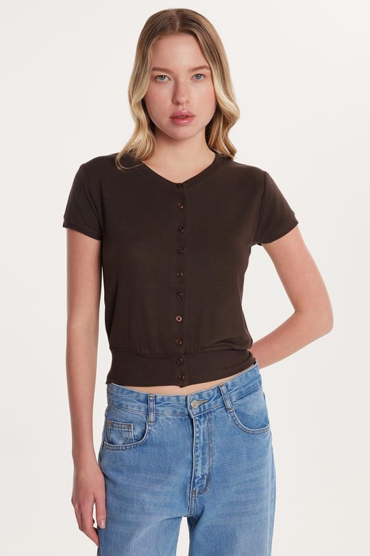 Kadın Slim Fit Dar Kesim Kısa Kollu Bisiklet Yaka Düğmeli Kahverengi Hırka