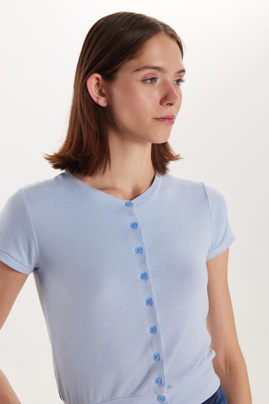 Kadın Slim Fit Dar Kesim Kısa Kollu Bisiklet Yaka Düğmeli Mavi Hırka