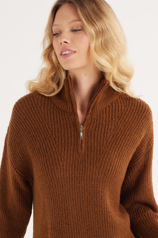 Kadın Oversize Geniş Kesim Dokumalı Fermuarlı Yaka Kahverengi Kazak