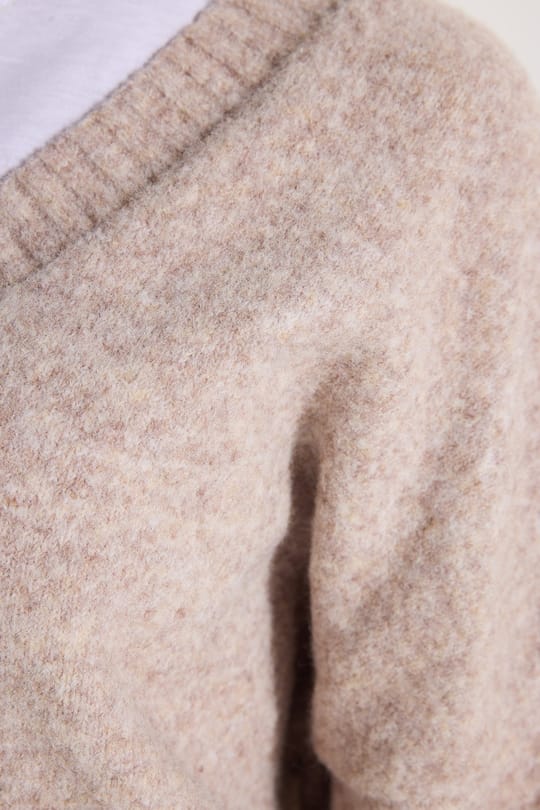 Kadın Oversize Geniş Kesim Düşük Omuzlu V Yaka Fitilli Manşetli Dökümlü Vizon Triko Kazak