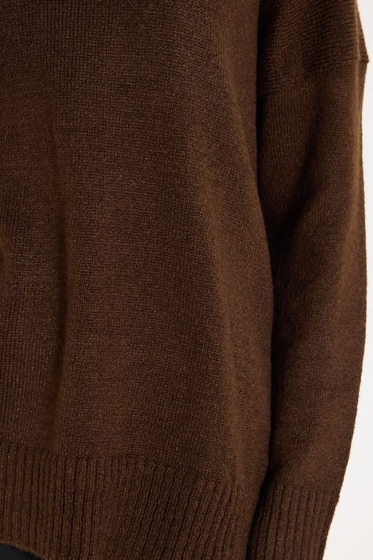Kadın Oversize Geniş Kesim Düşük Omuzlu Rahat Ve Dökümlü Kol Kesimi Kahverengi V Yaka Kazak