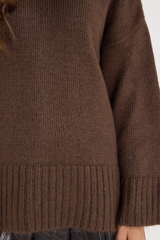Kadın Oversize Geniş Kesim Bisiklet Yaka Truvakar Kollu Kahverengi Triko Kazak