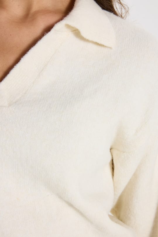 Kadın Relax Fit Rahat Kesim Polo Yaka Yünlü Doku Ekru Kısa Triko Kazak 