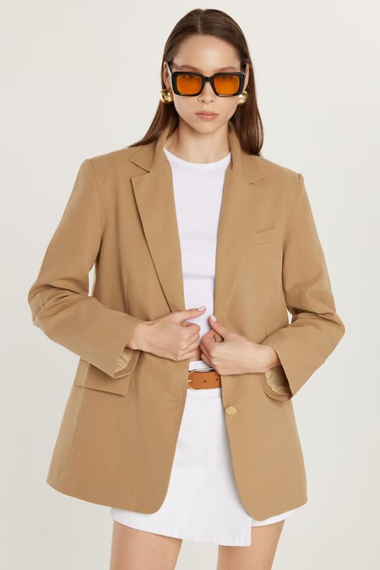 Kadın Slim Fit Dar Kesim Mono Yaka Torba Cep Vatkalı Bej Ceket