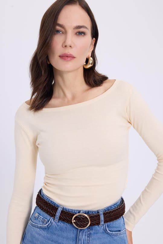 Kadın Slim Fit Dar Kesim Pamuklu Modal Kumaş Uzun Kollu Kayık Yaka Bej Bluz