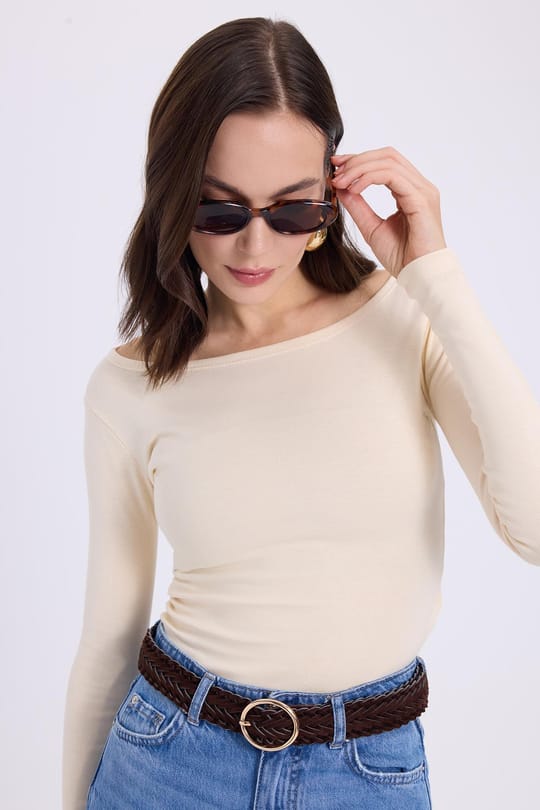 Kadın Slim Fit Dar Kesim Pamuklu Modal Kumaş Uzun Kollu Kayık Yaka Bej Bluz