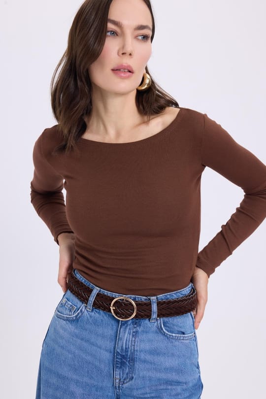 Kadın Slim Fit Dar Kesim Pamuklu Modal Kumaş Uzun Kollu Kayık Yaka Koyu Kahve Bluz