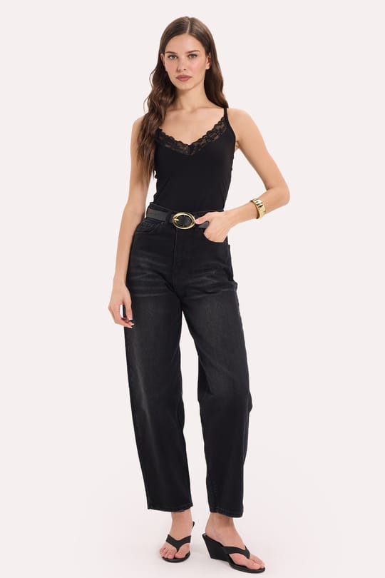 Kadın Slim Fit Dar Kesim  Kolsuz V Yaka Dantel Detaylı Pamuklu Likralı Siyah Crop