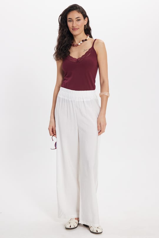 Kadın Slim Fit Dar Kesim  Kolsuz V Yaka Dantel Detaylı Pamuklu Likralı Bordo Crop