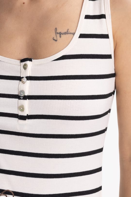 Kadın Slim Fit Dar Kesim Pamuklu Askılı Kare Yaka Çizgili Beyaz Crop
