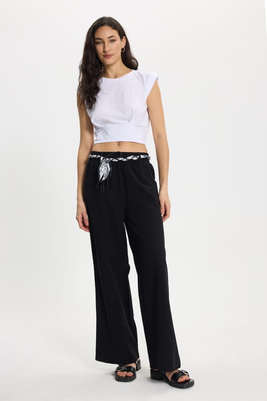 Kadın Slim Fit %100 Pamuk Pileli Yumuşak Doku Beyaz Bisiklet Yaka Crop Bluz