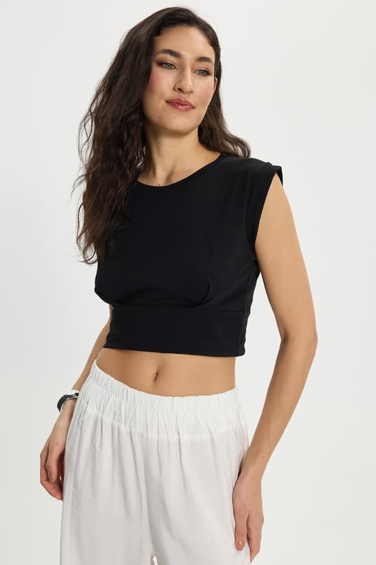 Kadın Slim Fit Bisiklet Yaka %100 Pamuk Yumuşak Dokulu Kolsuz Pileli Siyah Crop Bluz 