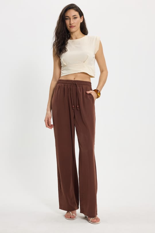 Kadın Slim Fit %100 Pamuk Pileli Yumuşak Doku Bisiklet Yaka Bej Crop Bluz
