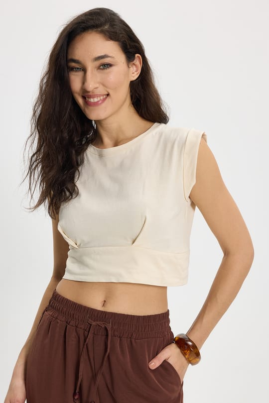 Kadın Slim Fit %100 Pamuk Pileli Yumuşak Doku Bisiklet Yaka Bej Crop Bluz
