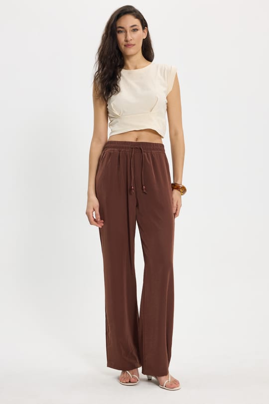 Kadın Slim Fit %100 Pamuk Pileli Yumuşak Doku Bisiklet Yaka Bej Crop Bluz