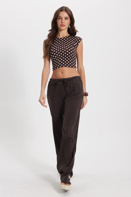 Kadın Slim Fit Dar Kesim Puantiyeli Bisiklet Yaka Kahverengi Crop Bluz